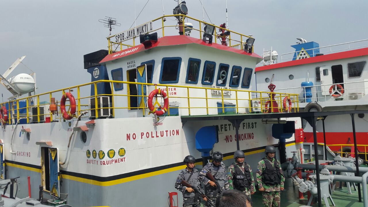 TNI AL Tangkap 2 Kapal Pengangkut BBM Ilegal