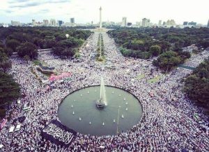 Berpakain Putih, Massa Reuni 212 Padati Jakarta