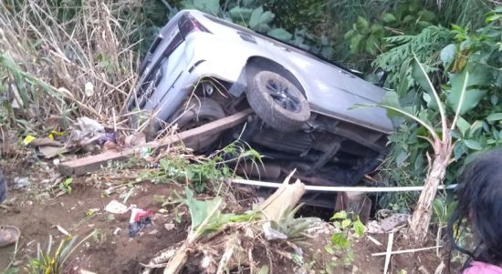 Tidak Ada Rambu Jalan, Mobil ini Kecelakaan Karena Kerikil Lepas di Dusun Balambano