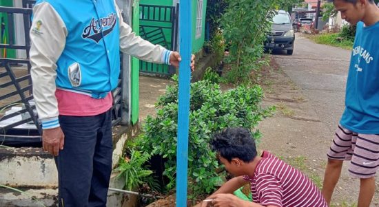 Pengunjung Sering Nyasar, Pemuda Lutim Peduli Kampung Pasang Papan Informasi BTN Wija Virgo