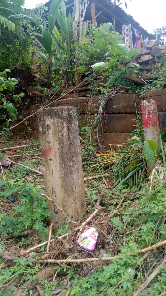 Potret Pipa Minyak PT Vale di Depan rumah Warga Balambano